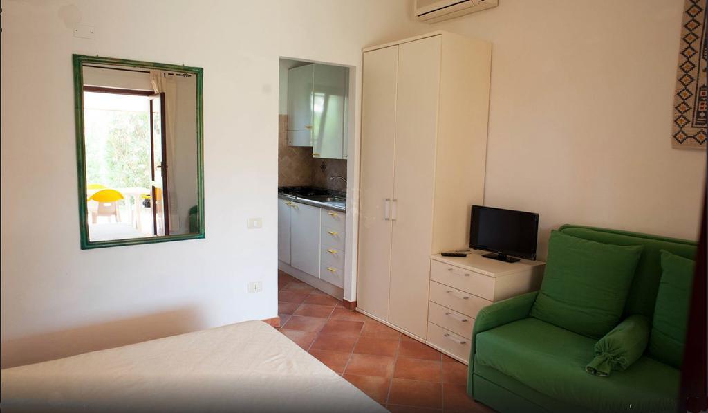 Villaggio Piscina Rei Monte Nai Room photo